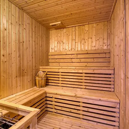 罗兹天文学酒店 3*